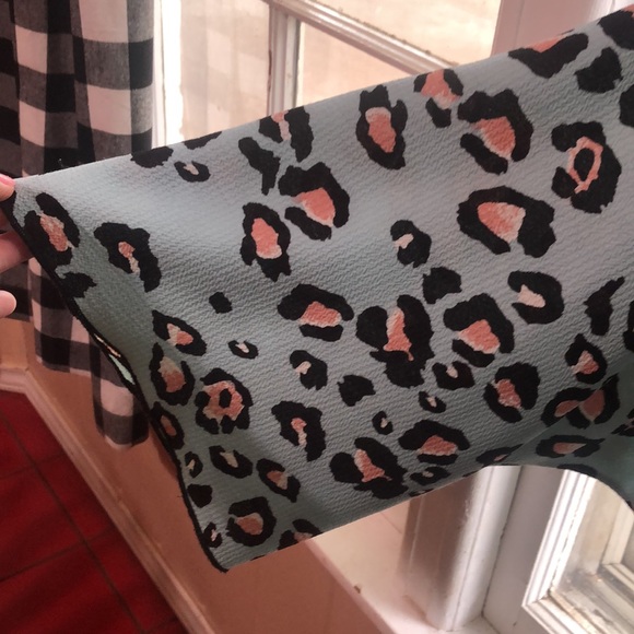 Lovely J kimono in aqua leopard with pink & black spots. Size is medium. - Picture 3 of 5